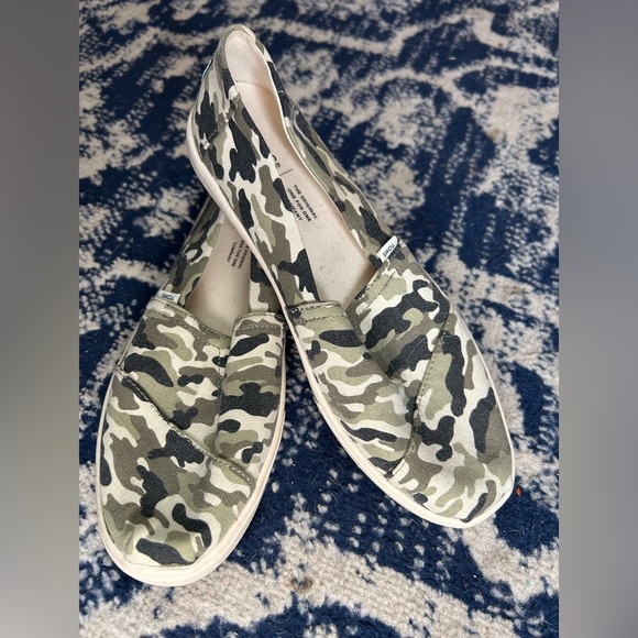 Toms Camouflage Slip-On Shoes - Picture 1 of 6